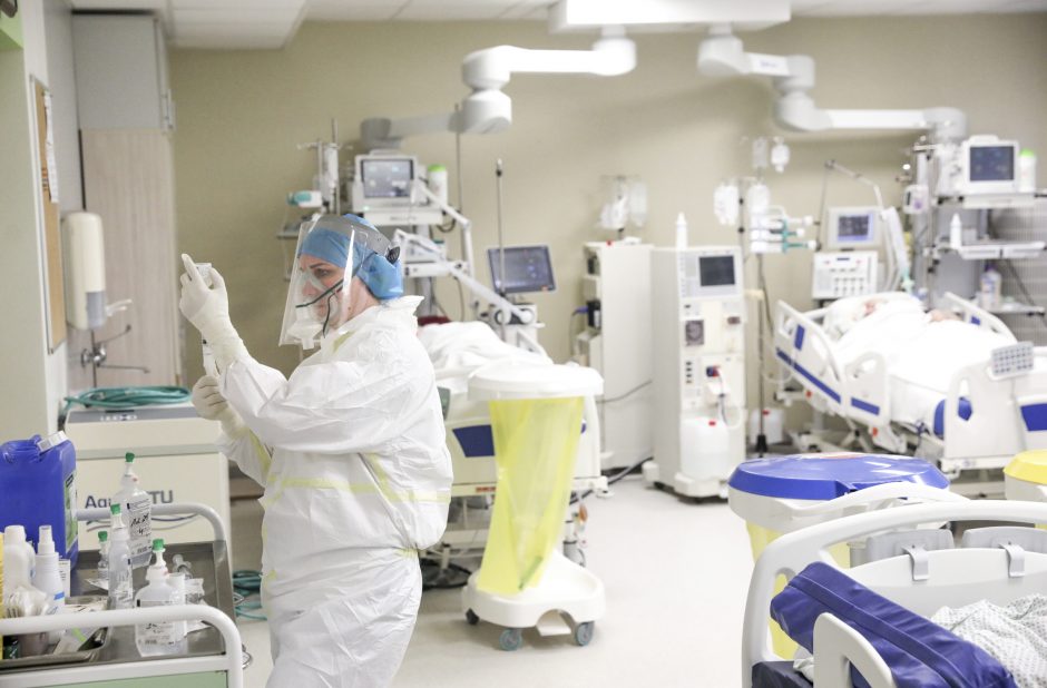 Respublikinės Šiaulių ligoninės medikai gelbėja COVID-19 sergančiųjų gyvybes