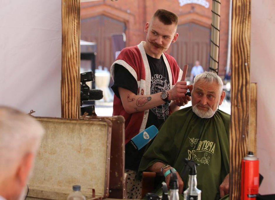 Raudondvario dvare šventė senjorai: džiaugėsi ne tik nemokamomis šukuosenomis