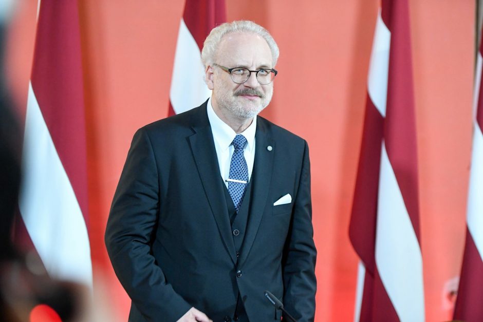 Latvijoje prisaikdintas naujasis prezidentas E. Levitas