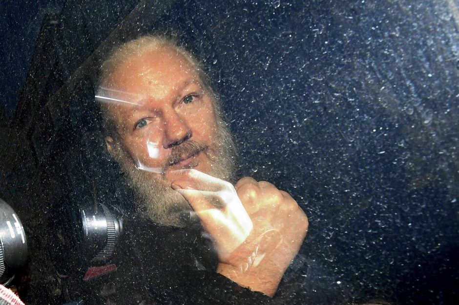 Pasirašytas sprendimas dėl J. Assange'o išdavimo JAV, jį dar svarstys teismas