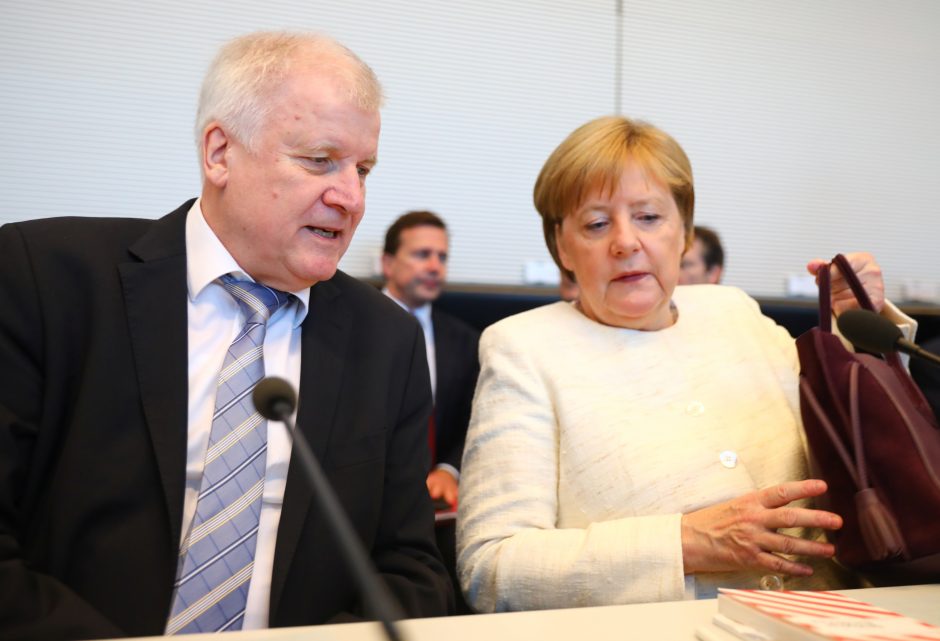 A. Merkel ir vidaus reikalų ministras susitarė išvengti Vokietijos vyriausybės krizės