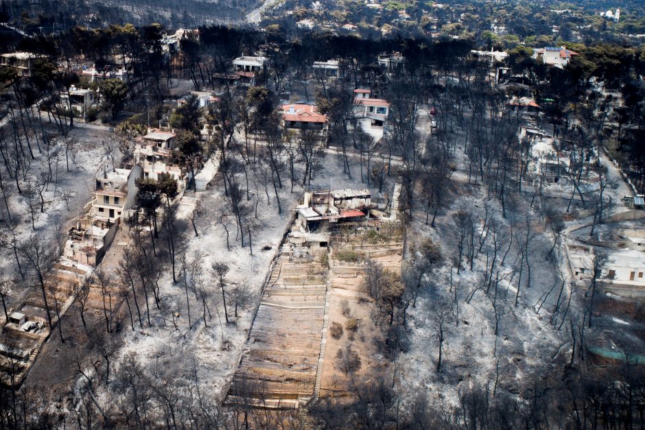 Graikija skaičiuoja baisiausių per kelis dešimtmečius gaisrų kainą