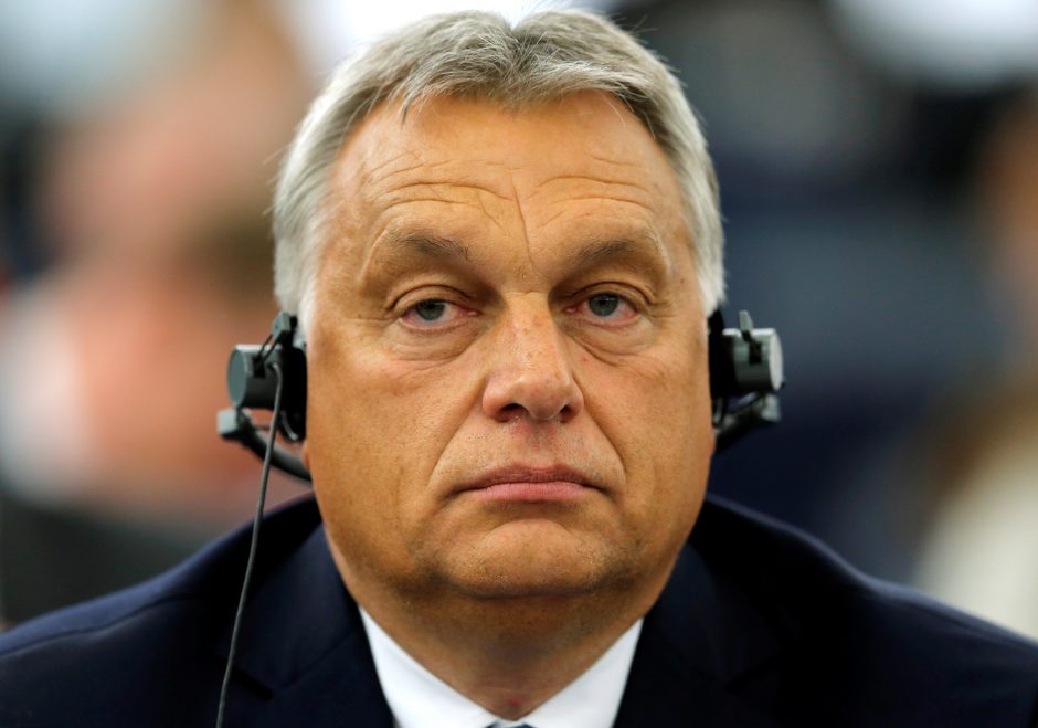 Vengrijos premjeras žada nepasiduoti ES „šantažui“