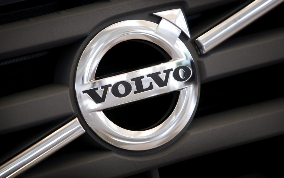 Pavojus dėl degalų nutekėjimo: „Volvo“ atšaukia per 200 tūkst. automobilių