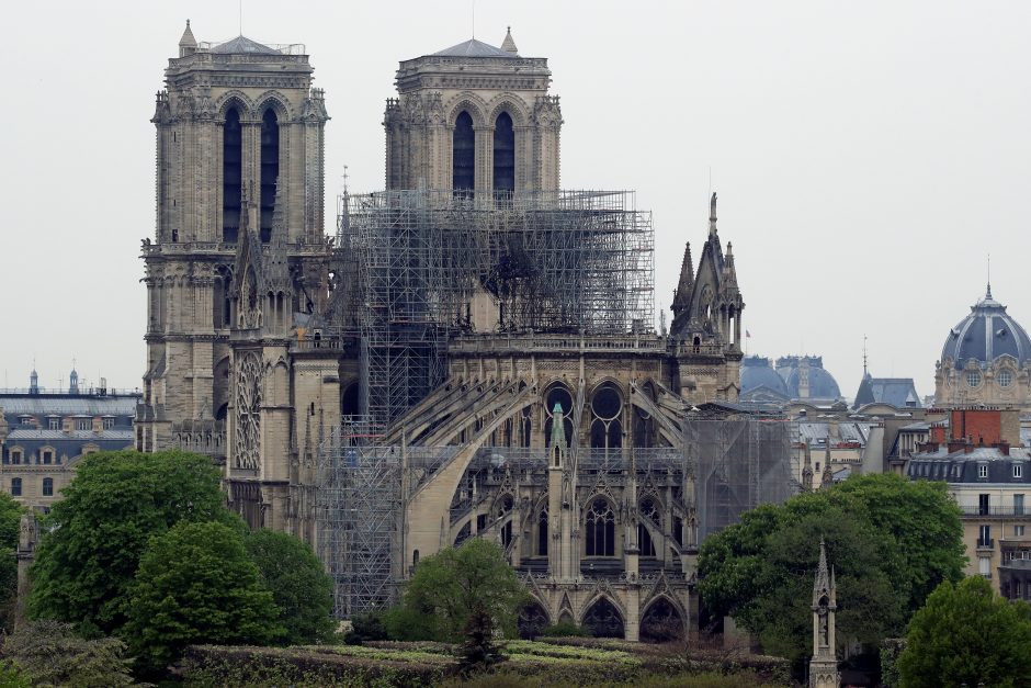 Gaisras Paryžiaus Dievo Motinos katedroje: kas žinoma