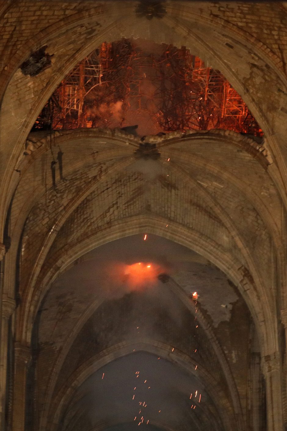 Tyrėjai nustatė, kas galėjo sukelti gaisrą Paryžiaus Dievo Motinos katedroje