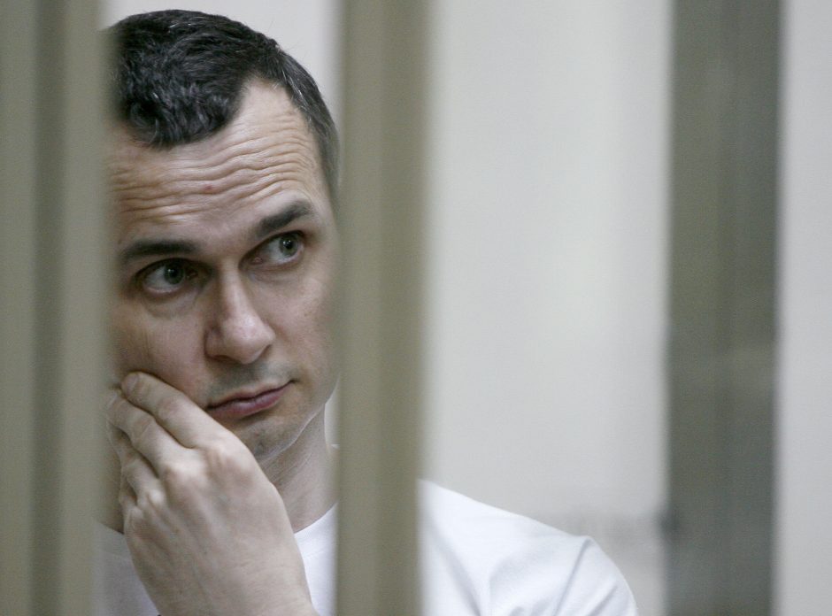 Rusijoje kalinam Ukrainos režisieriui O. Sencovui pasiūlyta nutraukti bado streiką 
