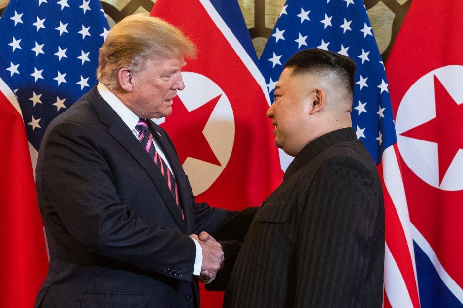 D. Trumpas tvirtina, kad jo santykiai su Kim Jong Unu yra „labai geri“