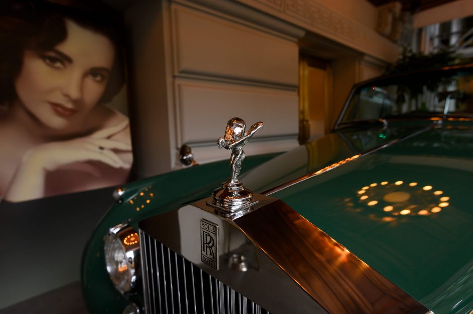 Aktorei E. Taylor priklausęs „Rolls-Royce“ automobilis parduotas už rekordinę sumą