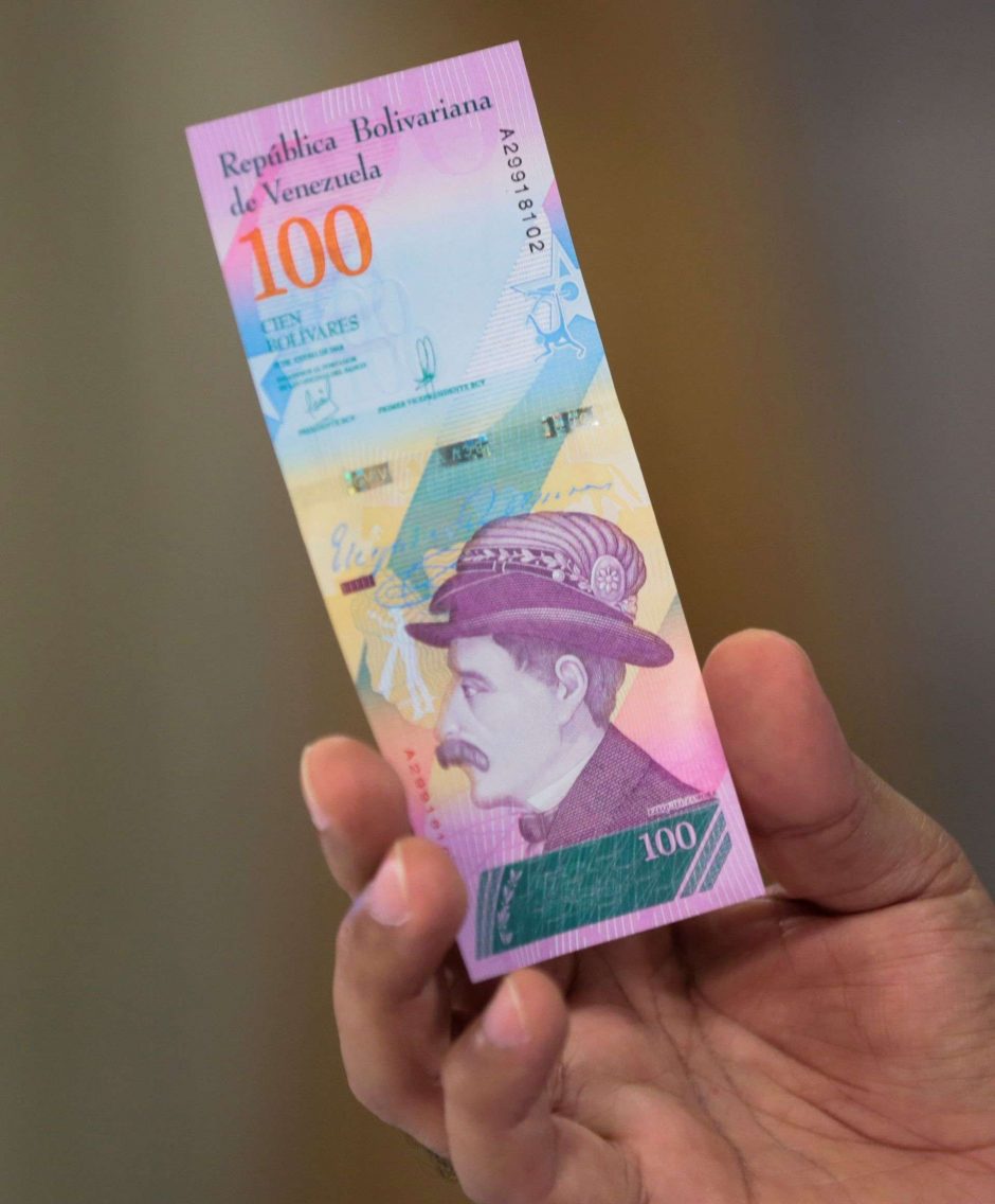 Venesuelai rengiantis naujų banknotų išleidimui, šalyje tvyro sumaištis