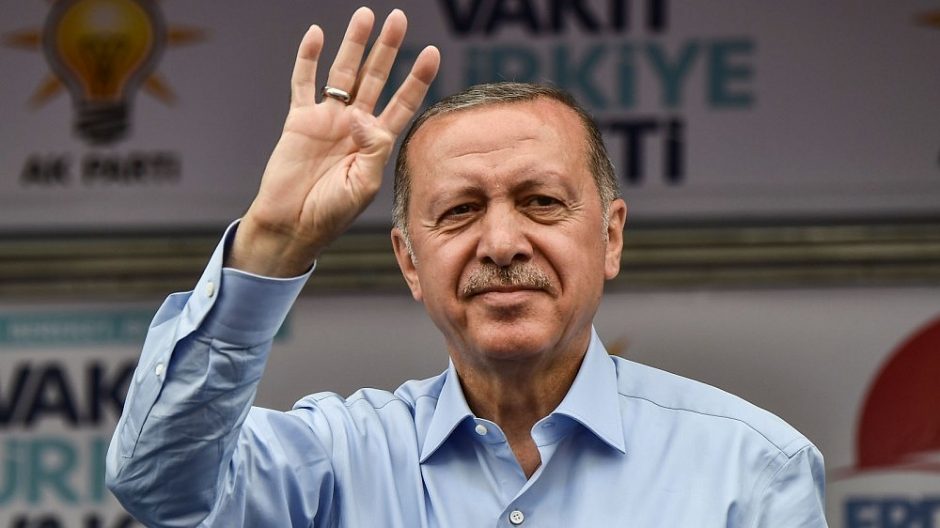 Turkijos ekonomikai – sunkūs laikai: problemų pridarė pats R. T. Erdoganas