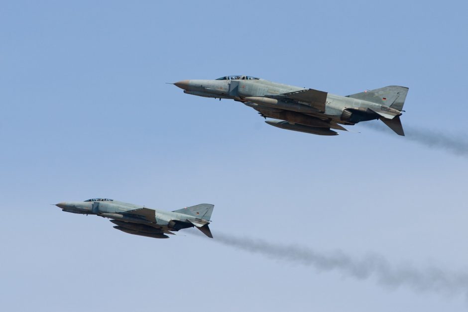 NATO orlaiviai aštuonis kartus lydėjo Rusijos naikintuvus ir civilinį lėktuvą