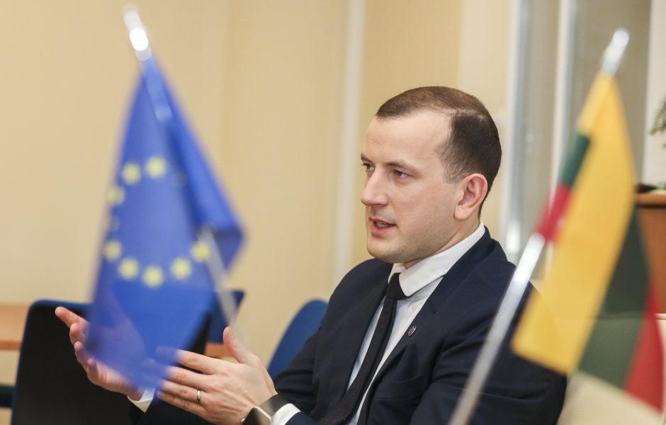 V. Sinkevičius: naujos sankcijos uždarytų ES oro erdvę Baltarusijos kompanijoms