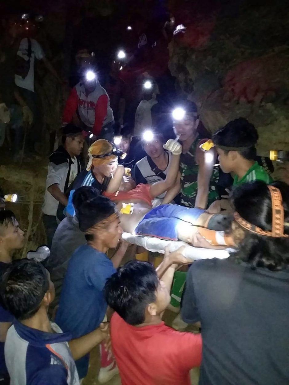 Indonezijoje įgriuvo aukso kasykla: po žeme liko dešimtys žmonių