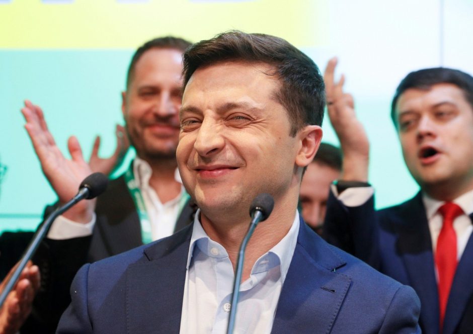 Apklausa: Ukrainos rinkimuose beveik pusę balsų surinktų V. Zelenskio partija