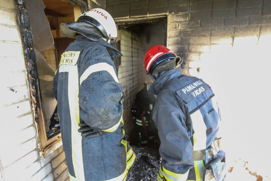 Vilniuje kilo gaisras gyvenamajame name: žuvo moteris