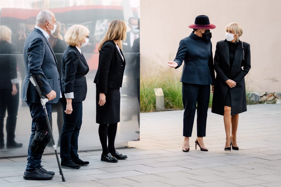 D. Nausėdienė ir B. Macron lankėsi MO muziejuje: parodoje – aktualios temos