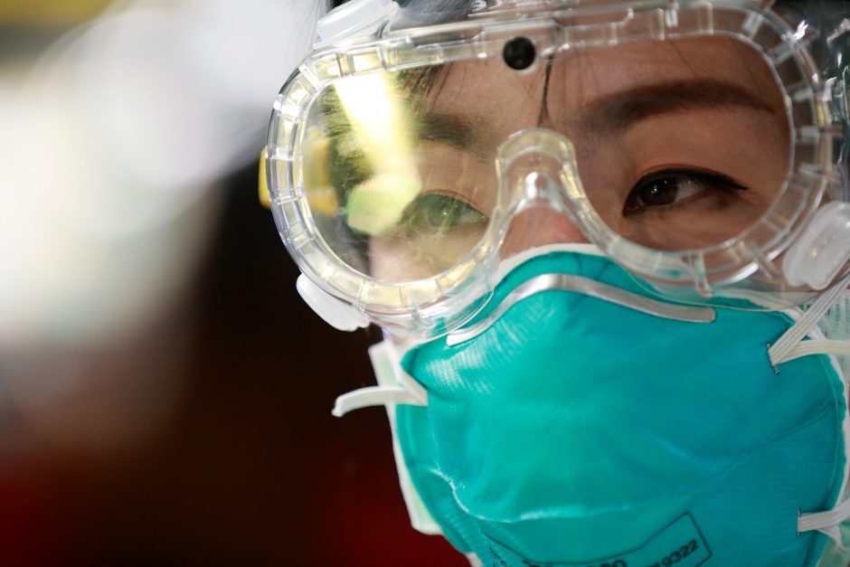 Pekinas: JAV nepadeda, o tik skleidžia paniką dėl koronaviruso