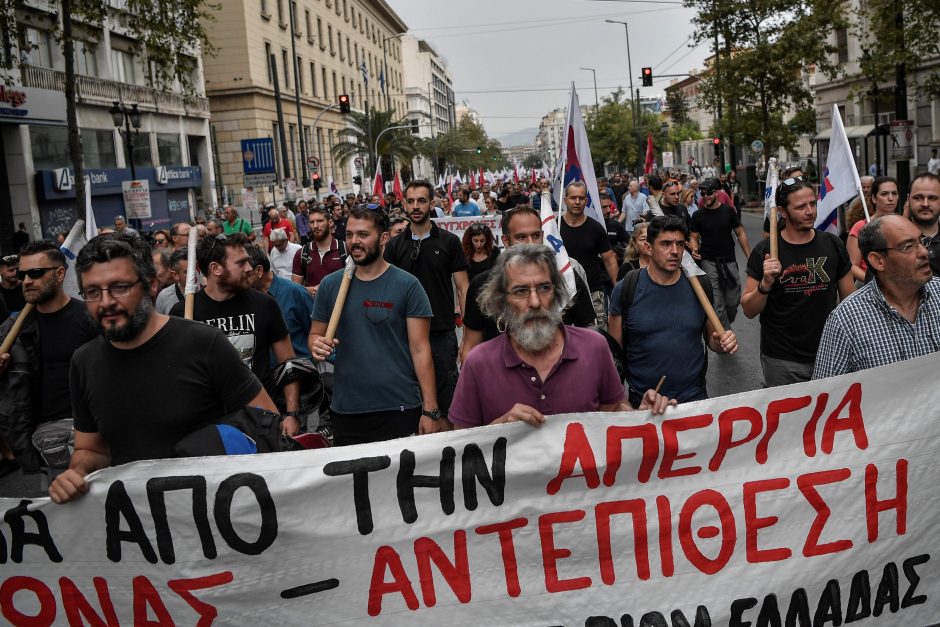 Graikiją užgriuvo streikų banga: pasisako prieš taupymo priemones ir privatizaciją