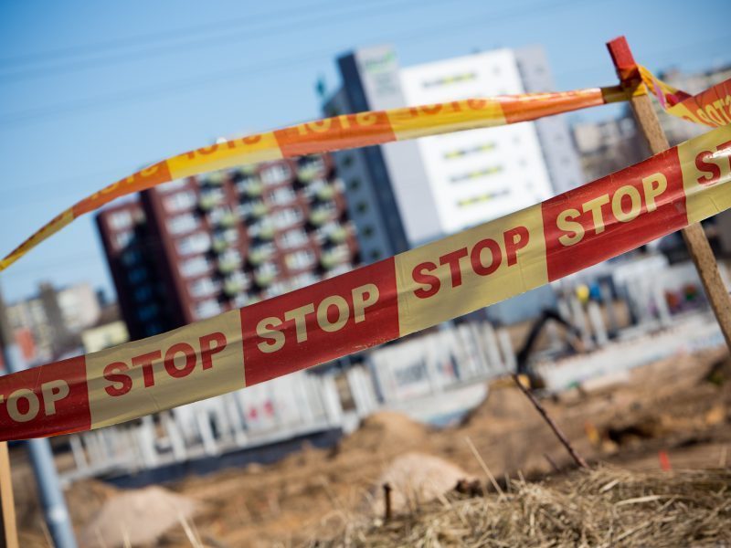 Statybų sektorius pradeda jausti grėsmę: statybininkai gali likti be darbo