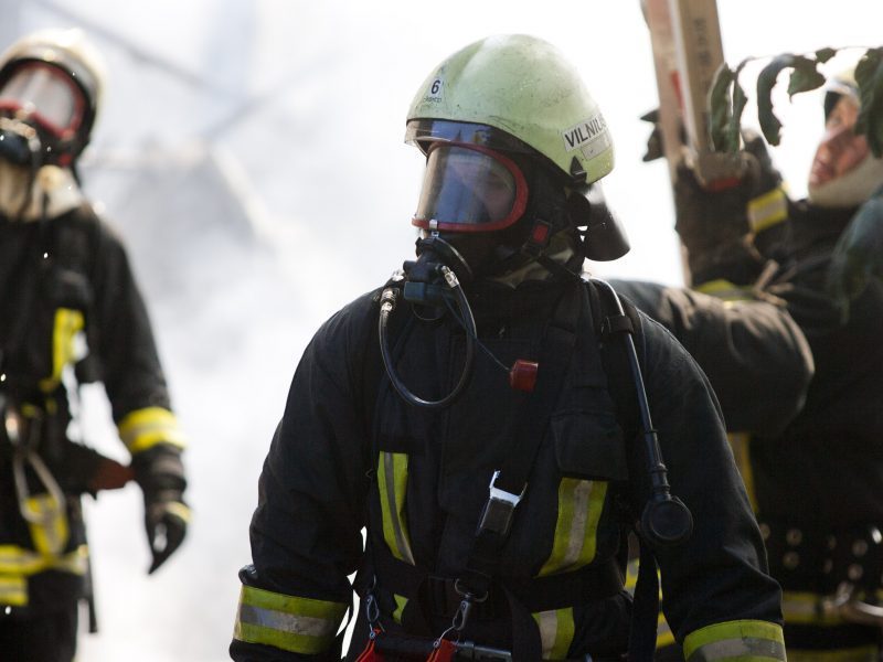 Penktadienio vakarą – gaisras Vilniuje: užsiliepsnojo namas