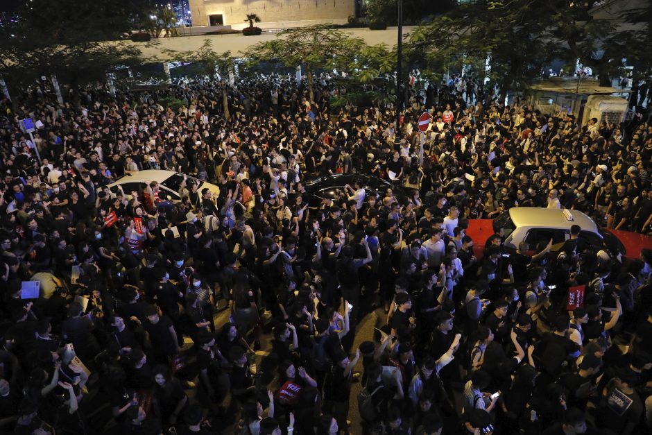 Kinija kaltina Didžiąją Britaniją remiant Honkongo protestuotojus