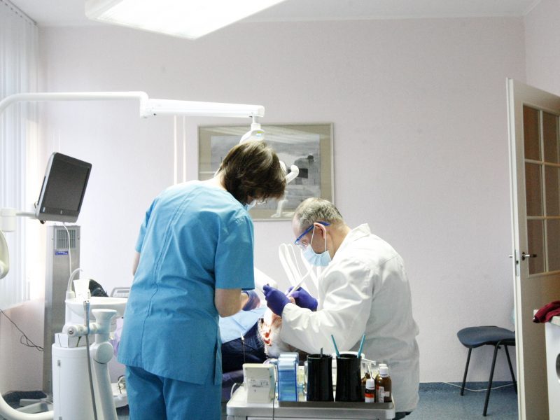 VMI skelbia, kiek vidutiniškai uždirba odontologai