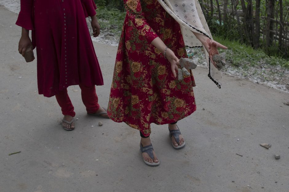 Šiurpu: po grupinio išprievartavimo Indijoje mirė devyniolikmetė