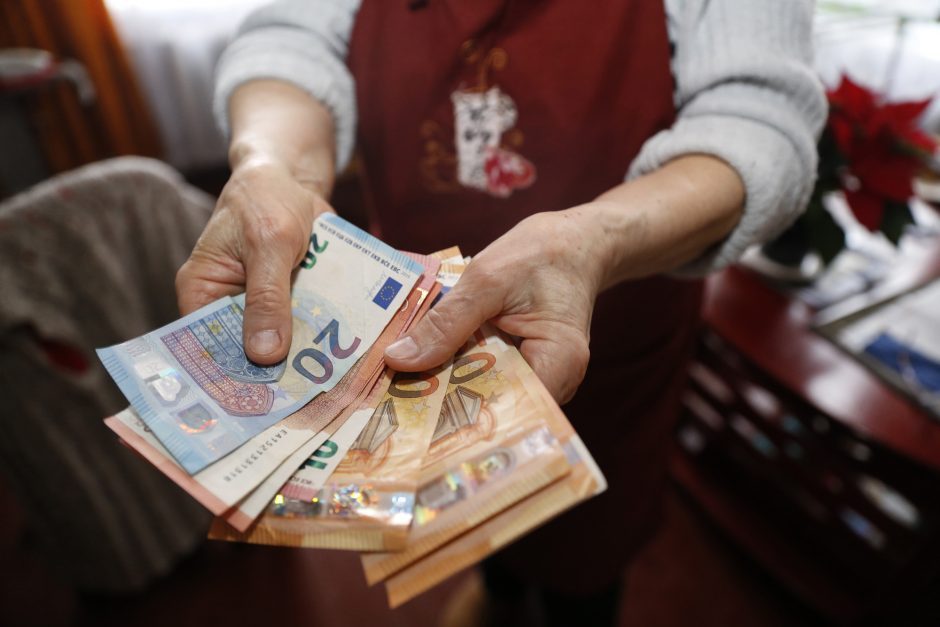Seimas pritarė šalpos pensijų bazės dydžio didinimui