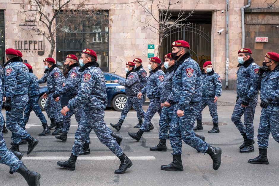 ES ragina Armėnijos kariuomenę nesikišti į šalies politinius reikalus