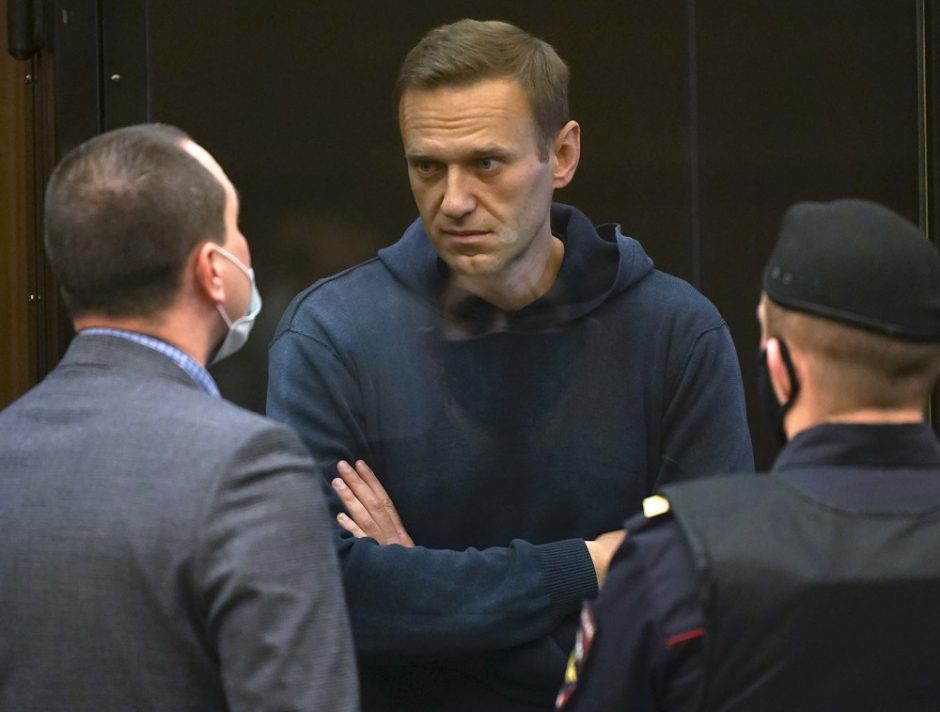 A. Navalnas pareikalavo jį nedelsiant paleisti: jie įkalina vieną žmogų, kad įbaugintų milijonus