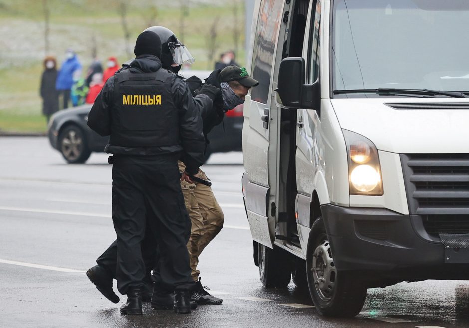 „Amnesty International“ kaltina Baltarusijos valdžią protestuotojų kankinimu