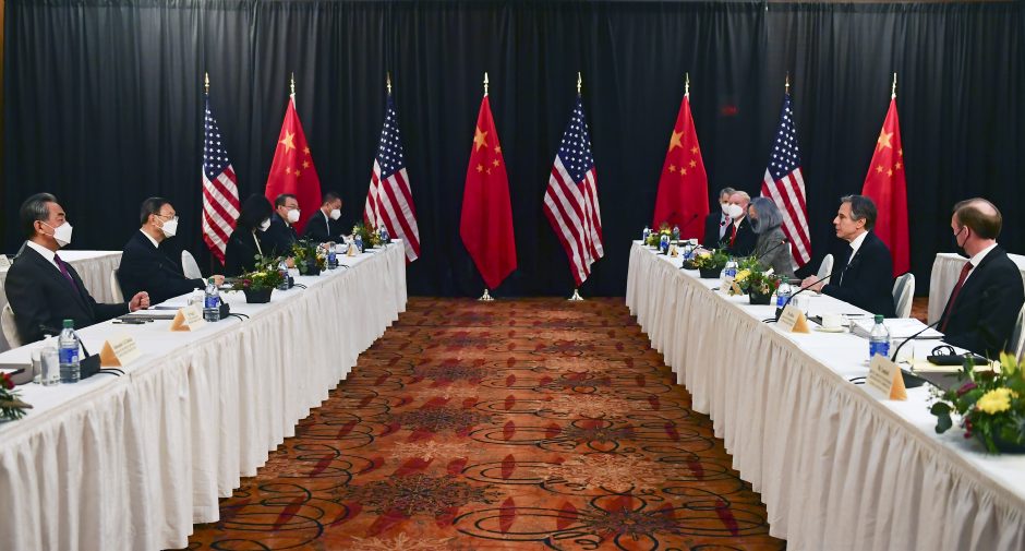 Per pirmąjį J. Bideno eros tiesioginį susitikimą JAV ir Kinija suremia ietis