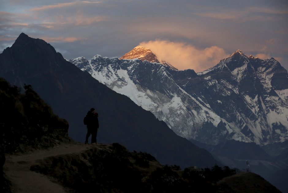 Lenkų alpinistui 10 metų uždrausta kopti į Nepalo kalnus