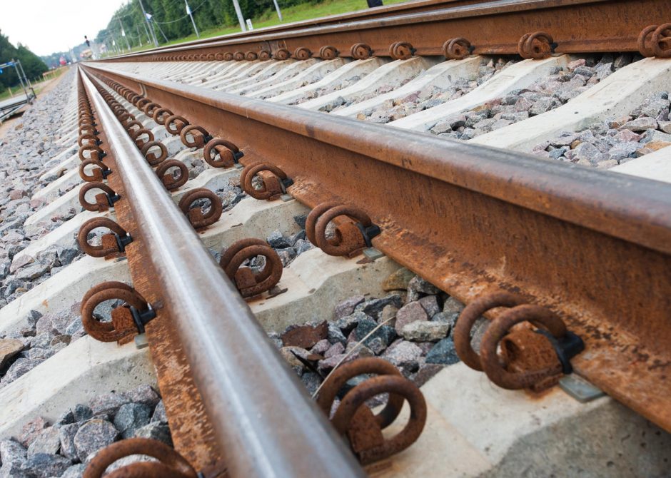„Lietuvos geležinkeliai“ pasirašė Rengės ruožo atstatymo sutartį