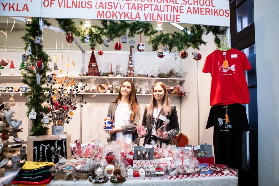 Vilniuje duris atvėrė Tarptautinė Kalėdų labdaros mugė