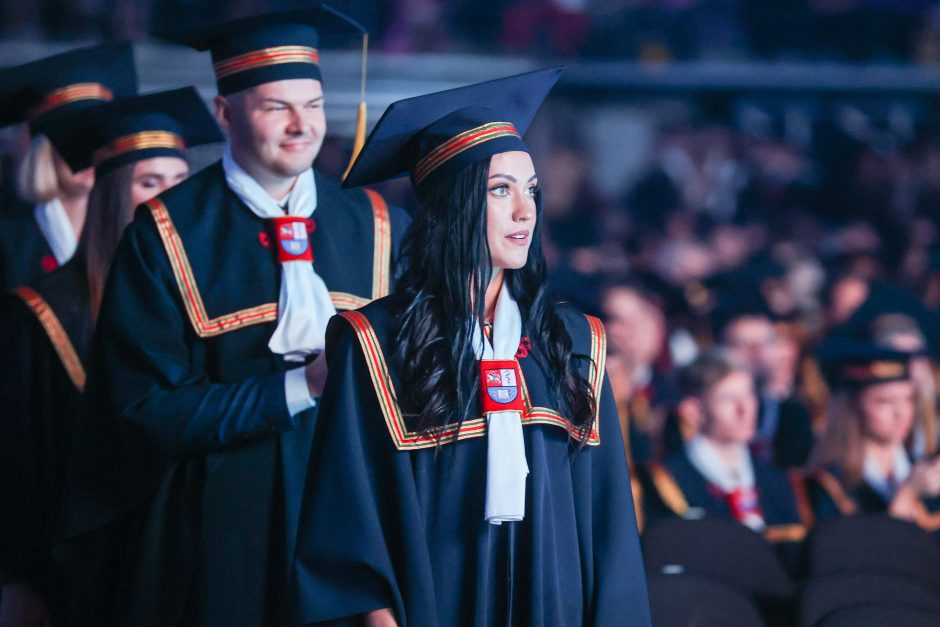 LSMU absolventams įteikti diplomai: linkėta tobulėti, būti laimingais ir teikti viltį žmonėms