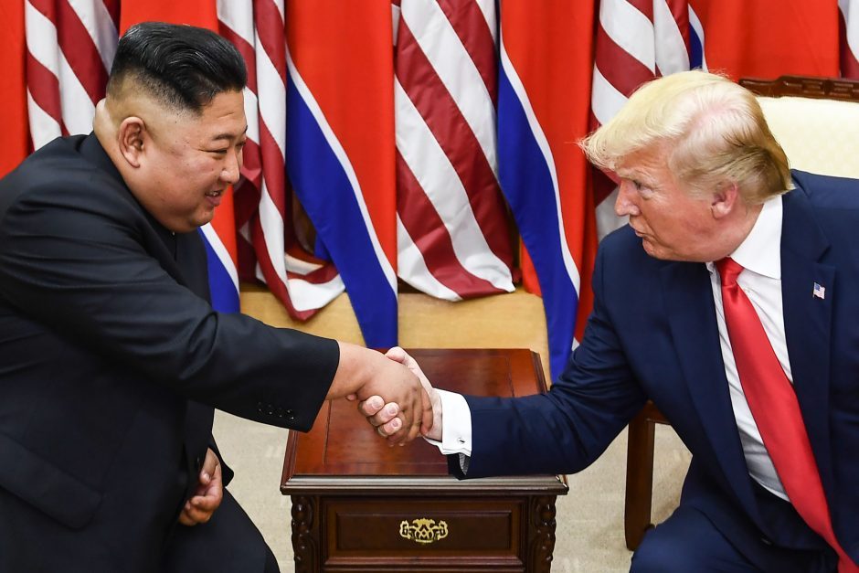 D. Trumpo ir Kim Jong Uno susitikimas: viešųjų ryšių triukas ar žingsnis į taiką?