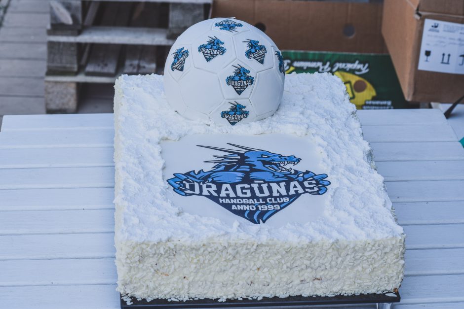 „Dragūno“ gimtadienis prie jūros: rankinis, tortas ir staigmena iš Suomijos