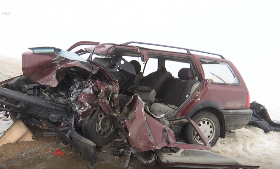 Pasvalio rajone į avariją pateko greitosios medicinos pagalbos automobilis: vienas vairuotojas žuvo