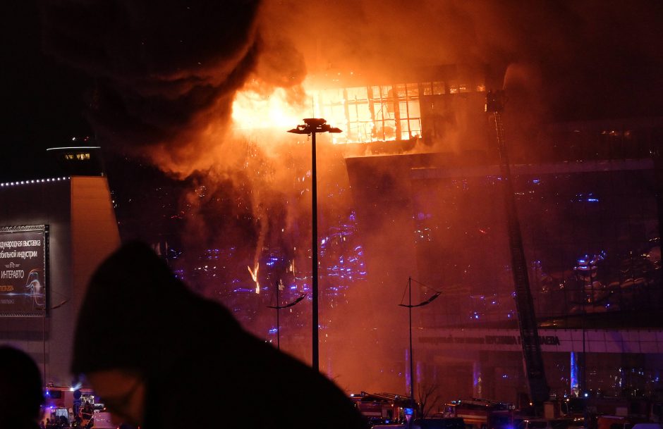 Gubernatorius: gelbėtojai Maskvos koncertų salės griuvėsiuose rausis dar kelias dienas
