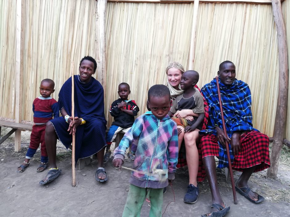 Svečiuose pas masajus: kiek karvių kainuoja baltoji moteris