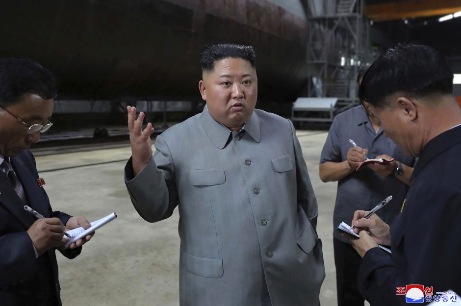 Žiniasklaida: Pchenjano raketų paleidimui vadovavo Kim Jong Unas