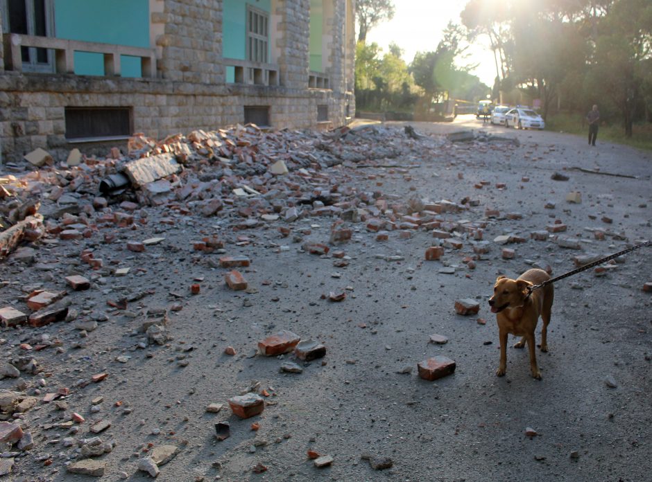 Albaniją supurtė galingas žemės drebėjimas