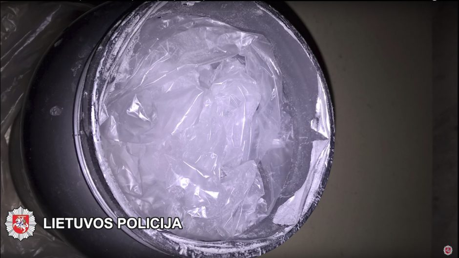 150 tūkst. eurų vertės kokainą laikė daugiabučio rusyje