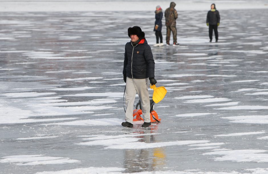 Žvejai ant ledo šaukėsi pagalbos