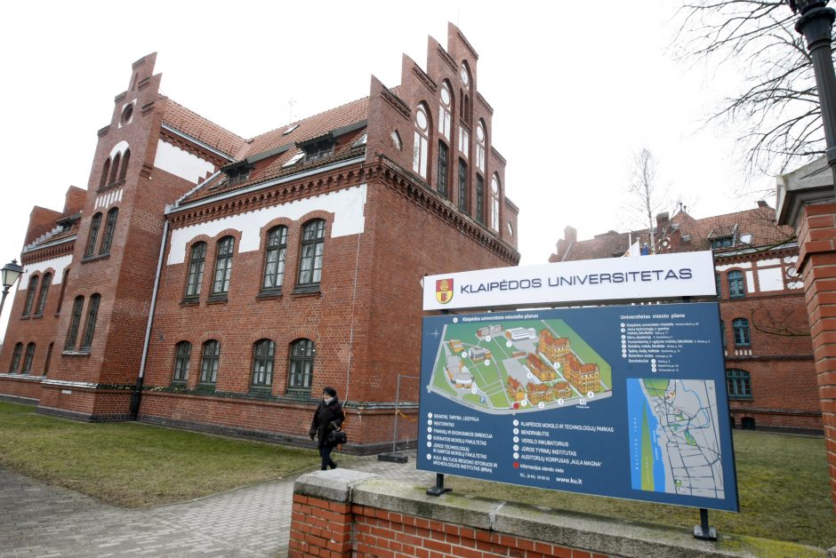 Klaipėdos universitetą į teismą padavęs indas žada badauti, kad gautų vizą