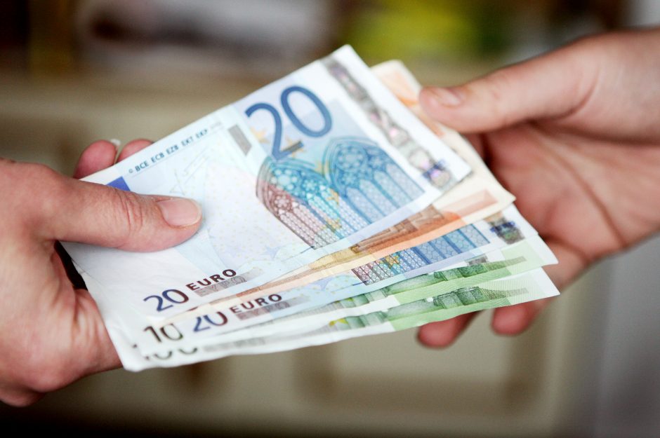 Apsimetėlė „Sodros“ darbuotoja iš šiauliečio išviliojo 1,5 tūkst. eurų