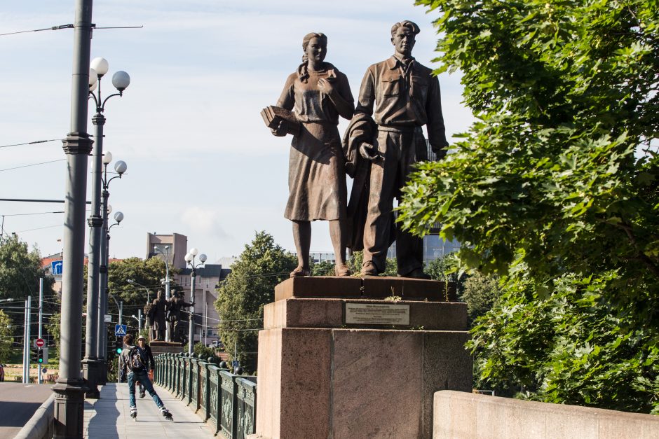 Nukeliamos Sovietinės Zaliojo Tilto Skulpturos Argumentai Uz Ir Pries Diena Lt