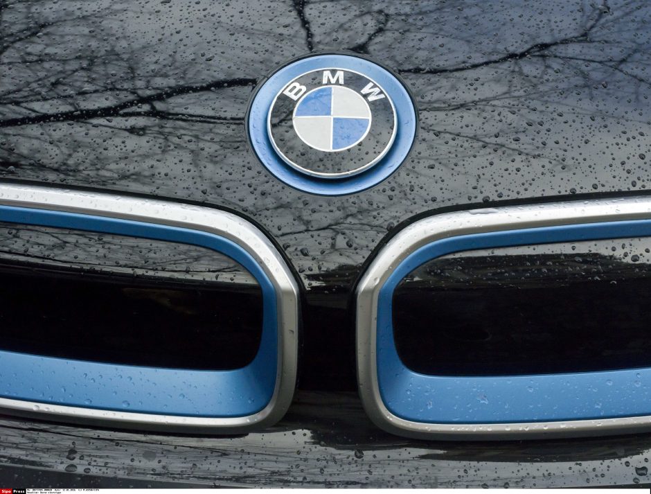 Policija ieško Alytaus rajone senutę partrenkusio BMW vairuotojo
